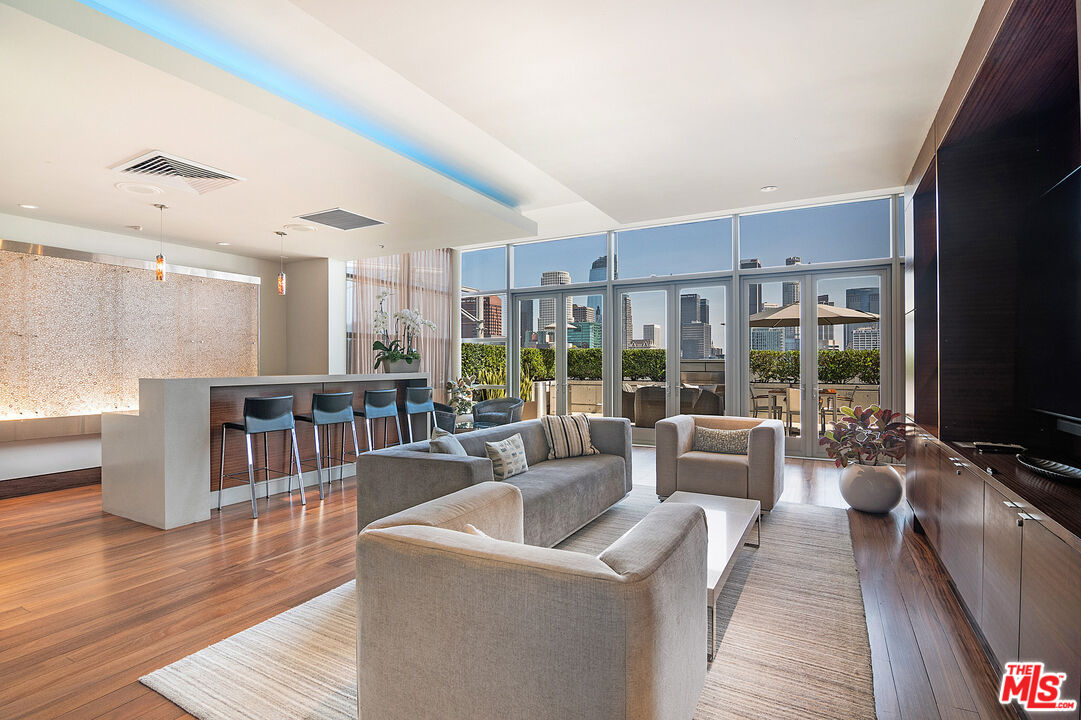 1155 S Grand Ave Unit: 1511