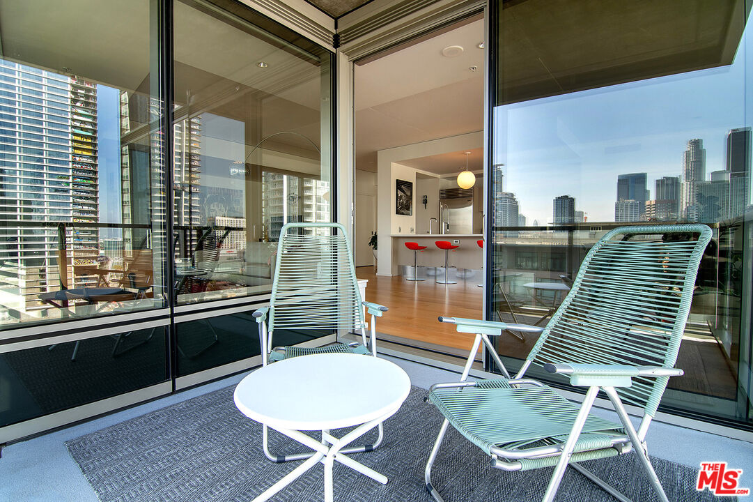 1155 S Grand Ave Unit: 1511