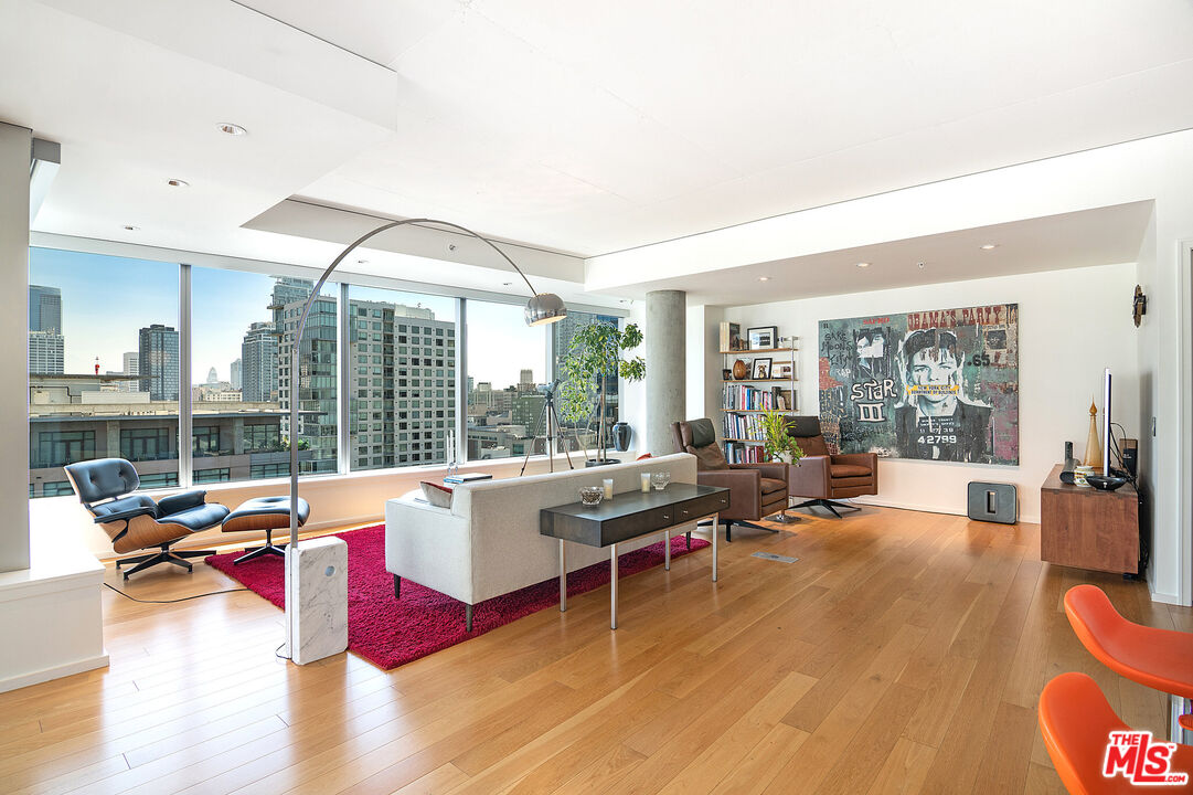 1155 S Grand Ave Unit: 1511