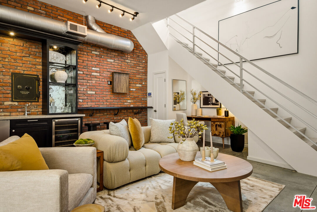 630 Rose Ave Unit: 5