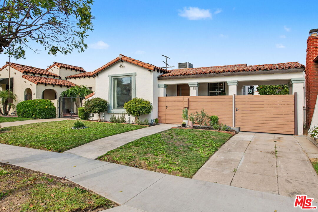 1135 W 81st Pl