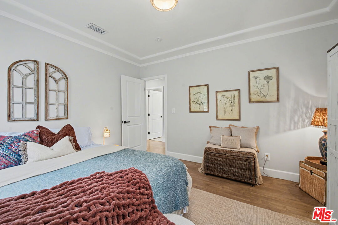 1135 W 81st Pl