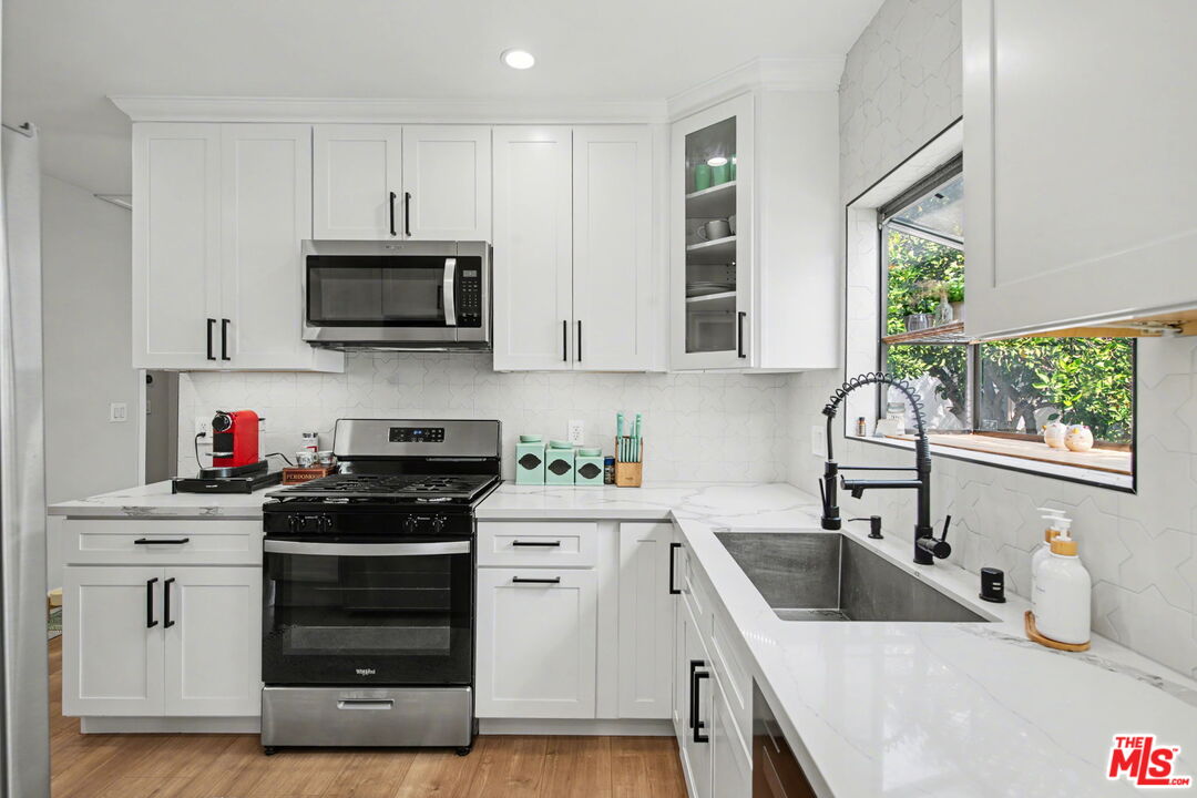 1135 W 81st Pl