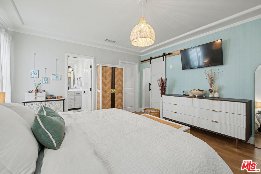 1135 W 81st Pl