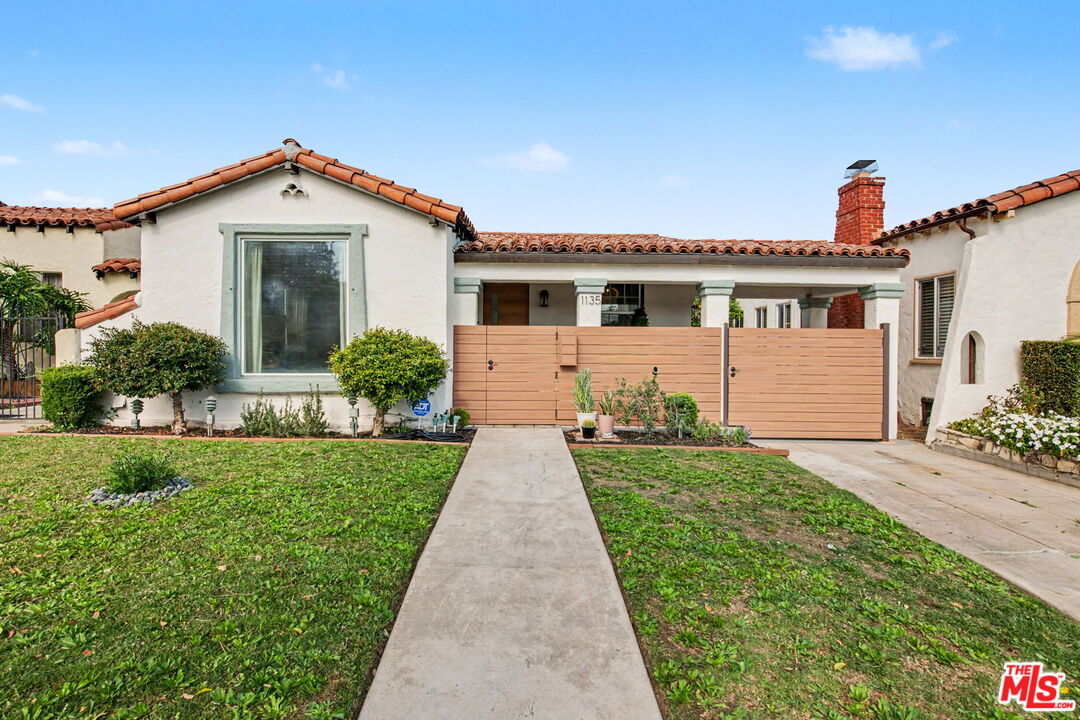 1135 W 81st Pl
