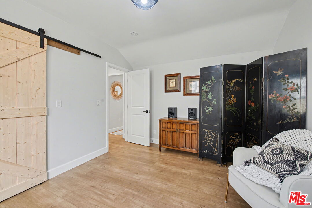 1135 W 81st Pl
