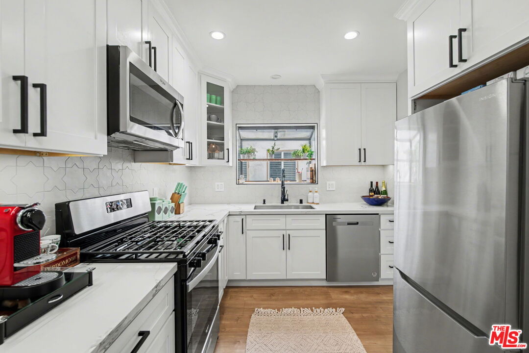 1135 W 81st Pl