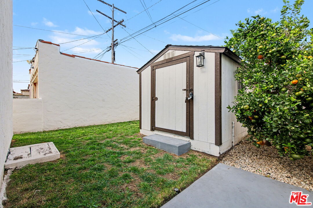 1135 W 81st Pl