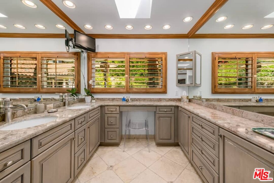 9545 Dalegrove Dr