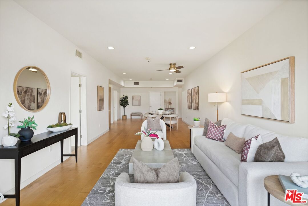 5016 Bakman Ave Unit: 202