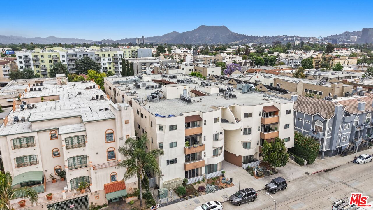 5016 Bakman Ave Unit: 202