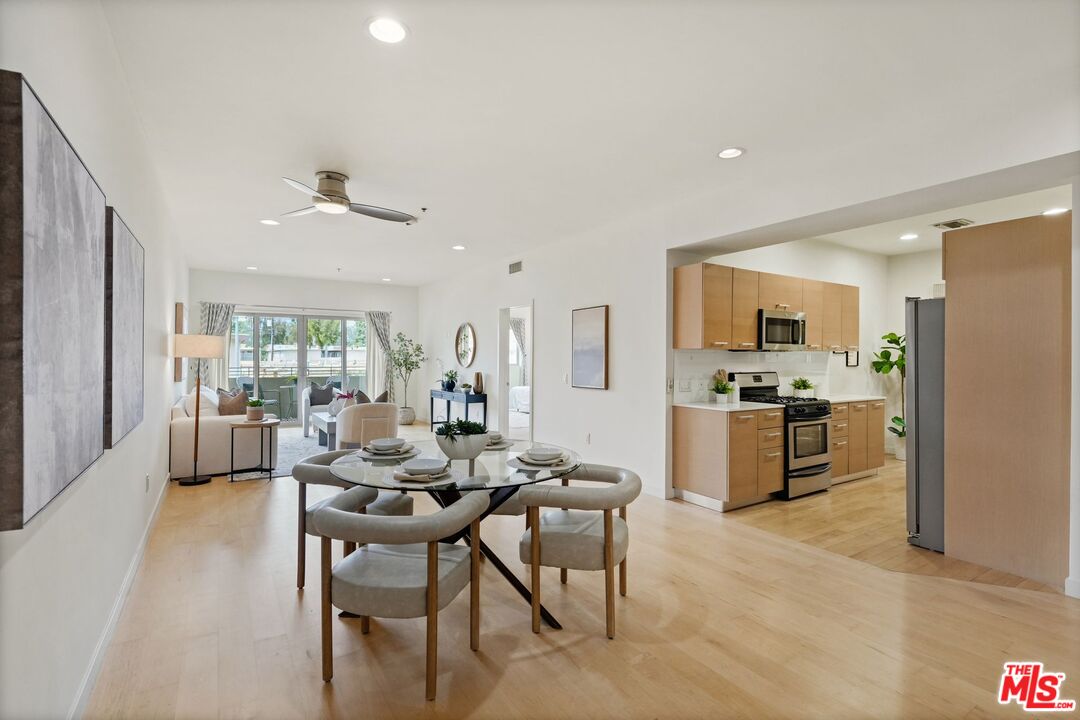 5016 Bakman Ave Unit: 202