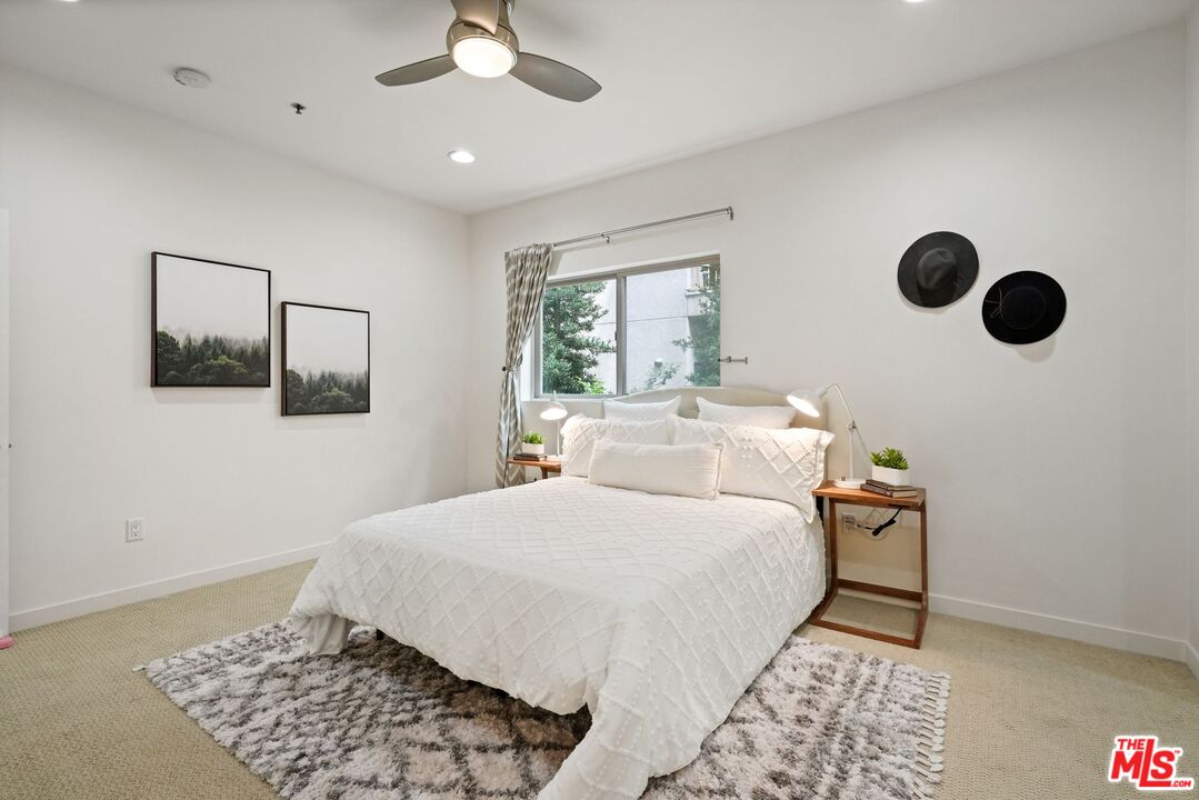 5016 Bakman Ave Unit: 202