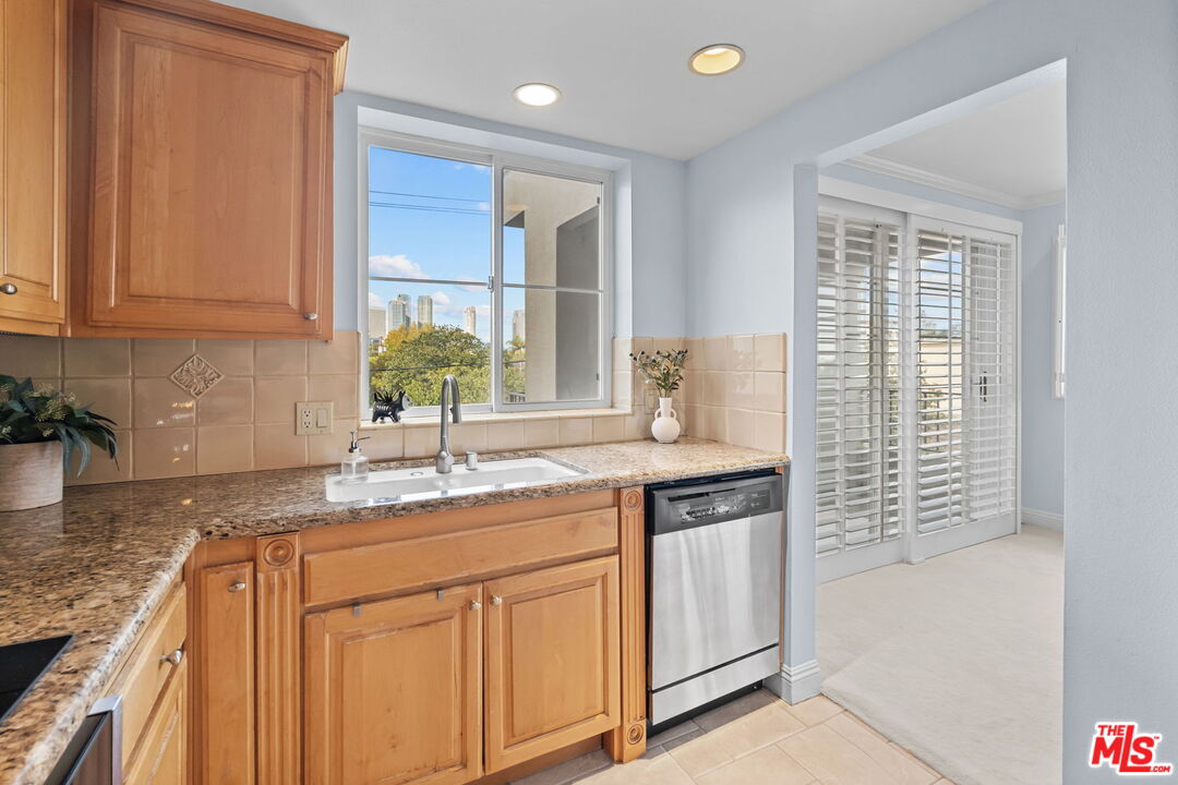 1830 Pelham Ave Unit: 301