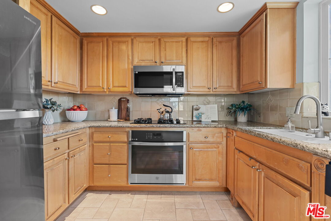 1830 Pelham Ave Unit: 301
