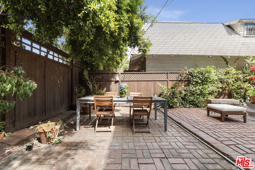 2248 S Hobart Blvd