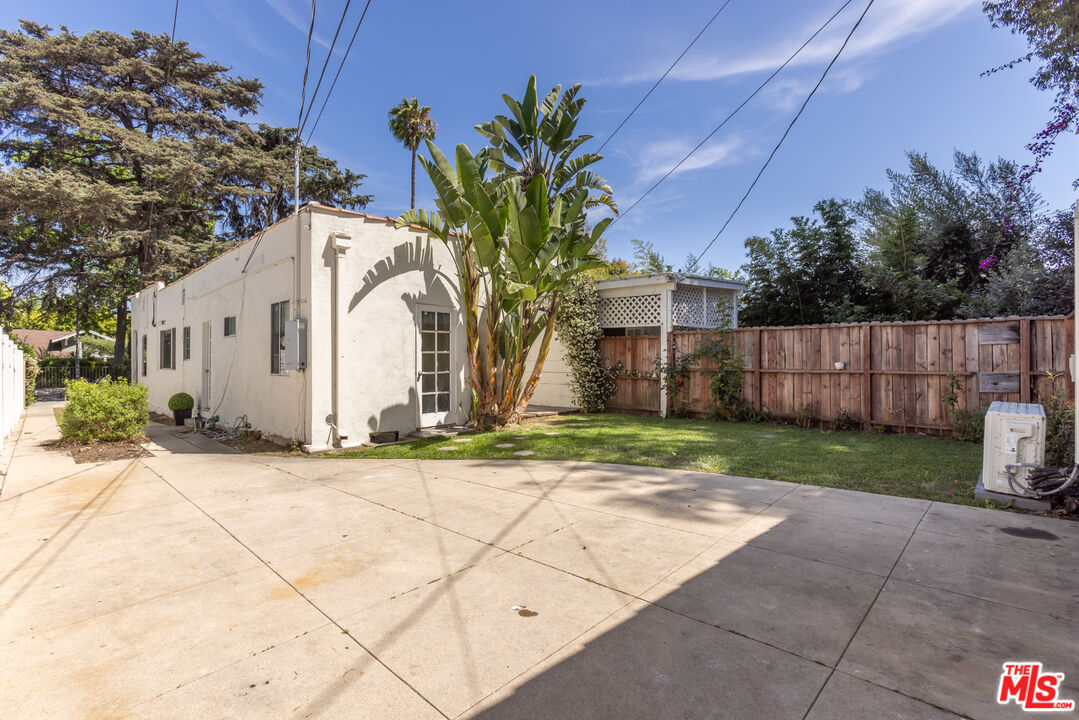 1553 N Stanley Ave