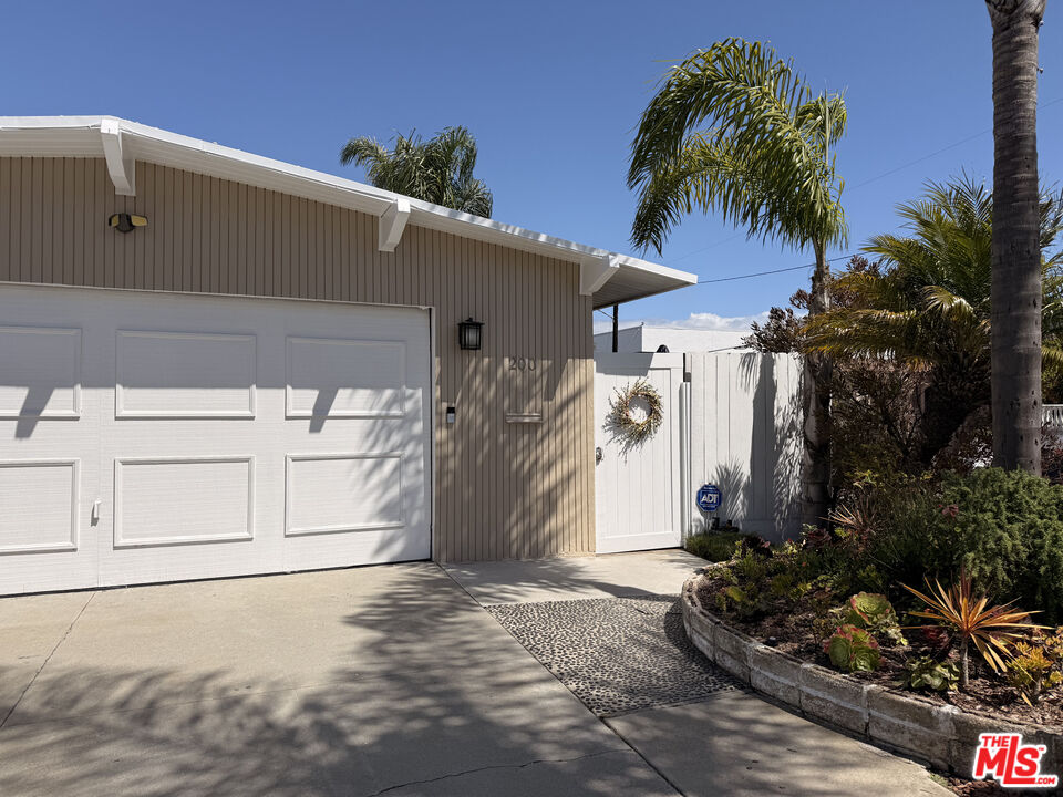 200 Larsson St