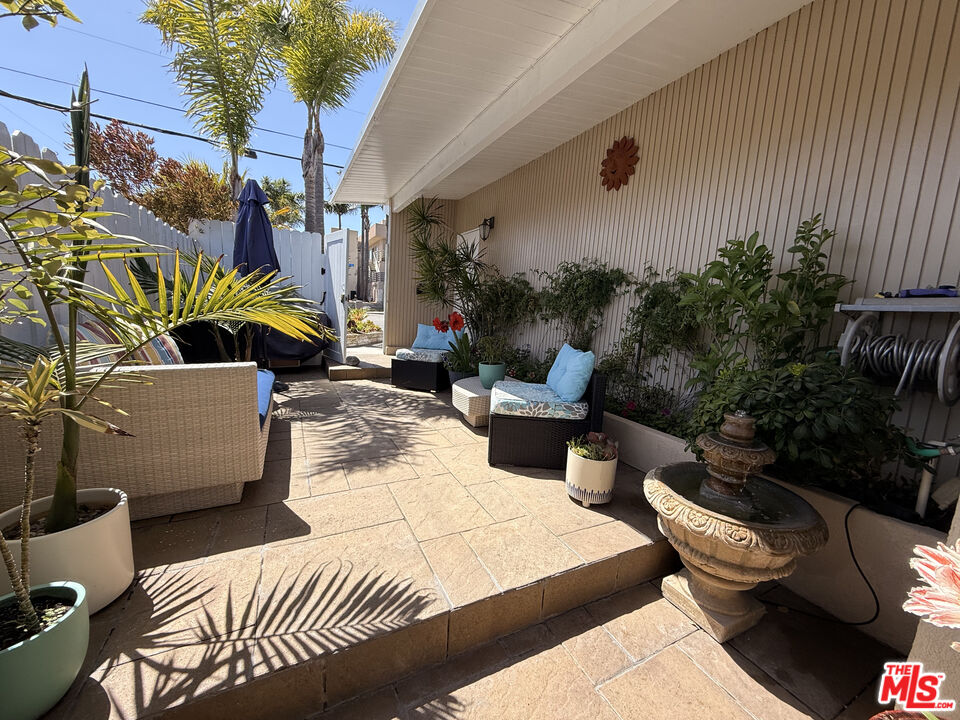 200 Larsson St