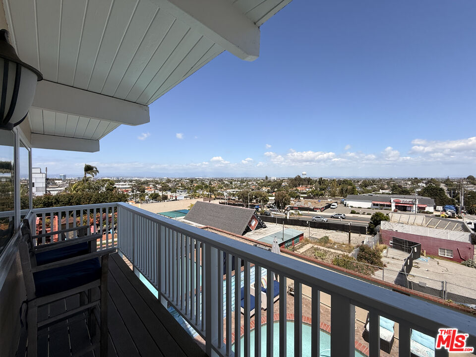 200 Larsson St