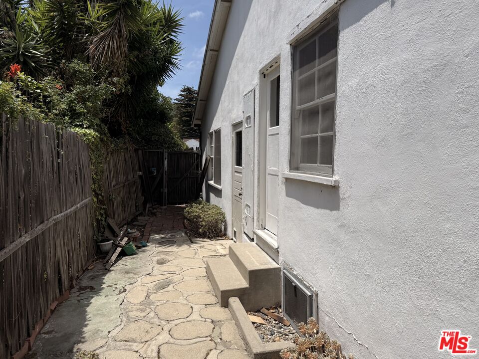 2634 Butler Ave