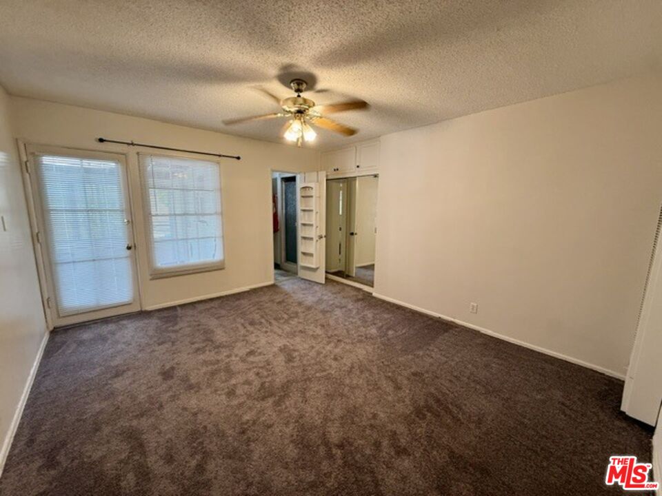 2816 S Bentley Ave