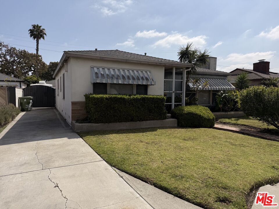 2816 S Bentley Ave