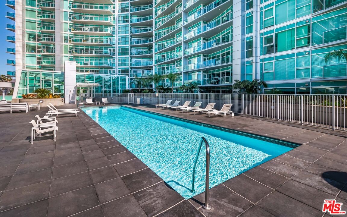 13600 Marina Pointe Dr Unit: 1611