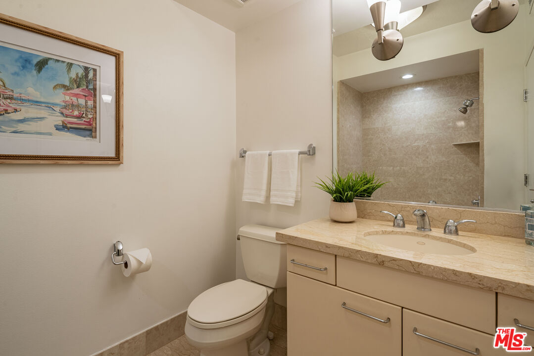 13600 Marina Pointe Dr Unit: 1611