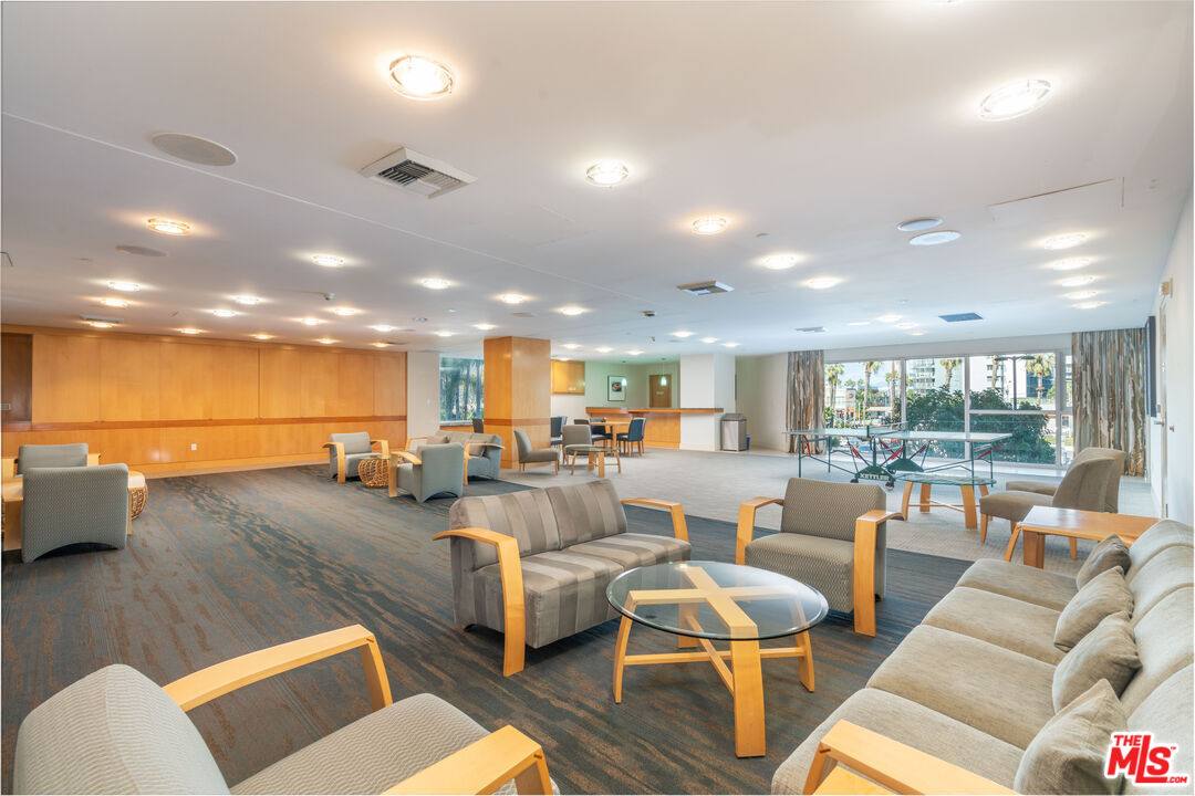 13600 Marina Pointe Dr Unit: 1611