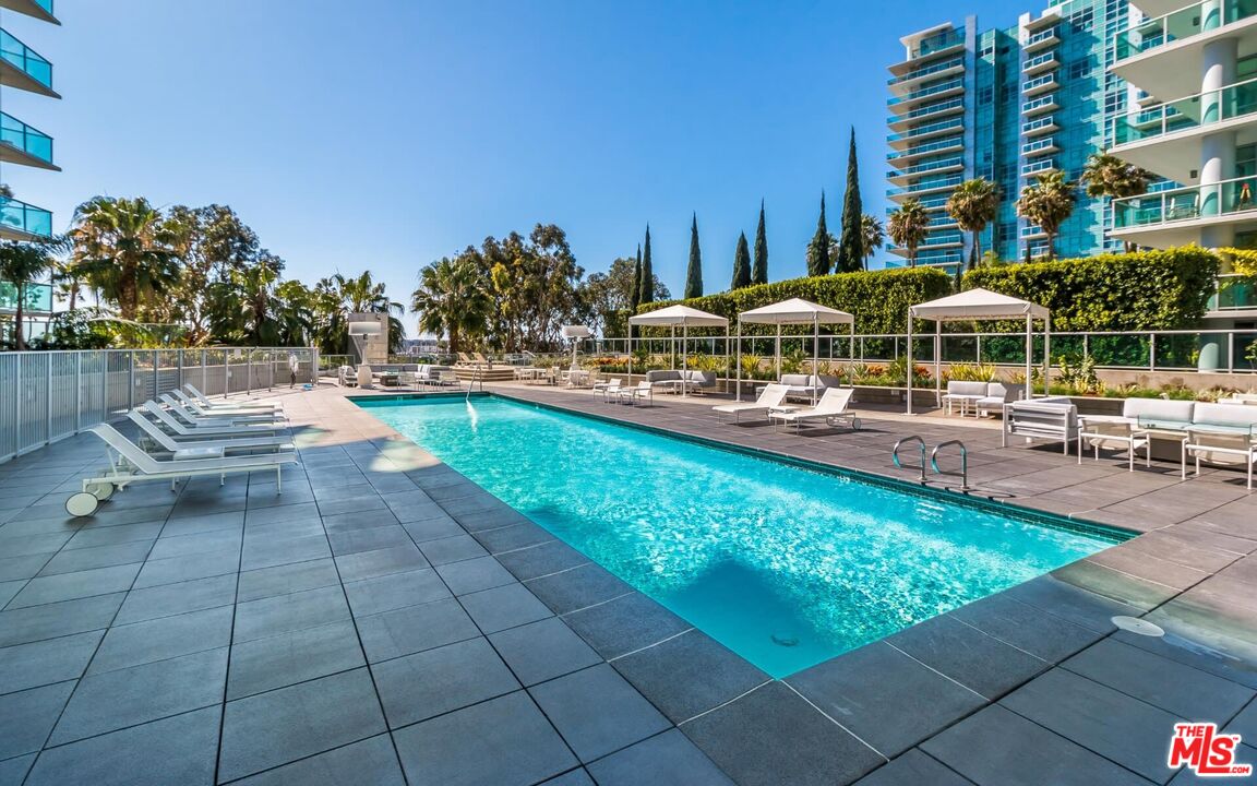 13600 Marina Pointe Dr Unit: 1611
