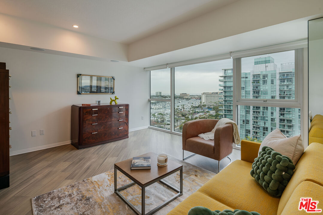 13600 Marina Pointe Dr Unit: 1611