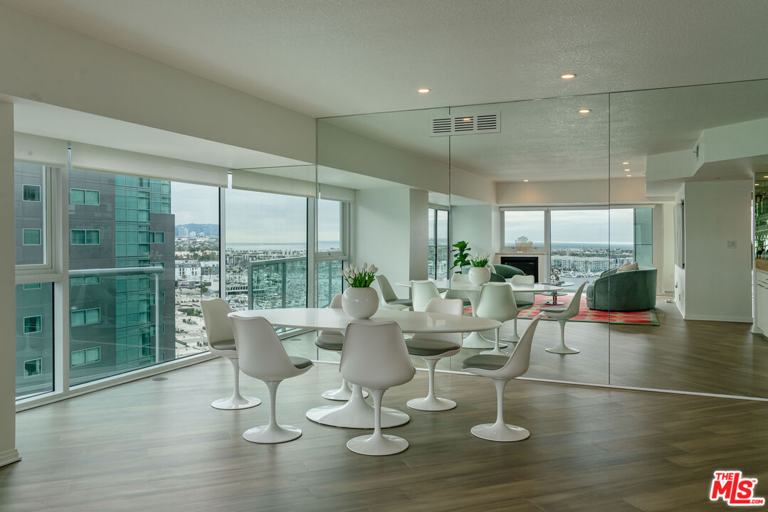 13600 Marina Pointe Dr Unit: 1611