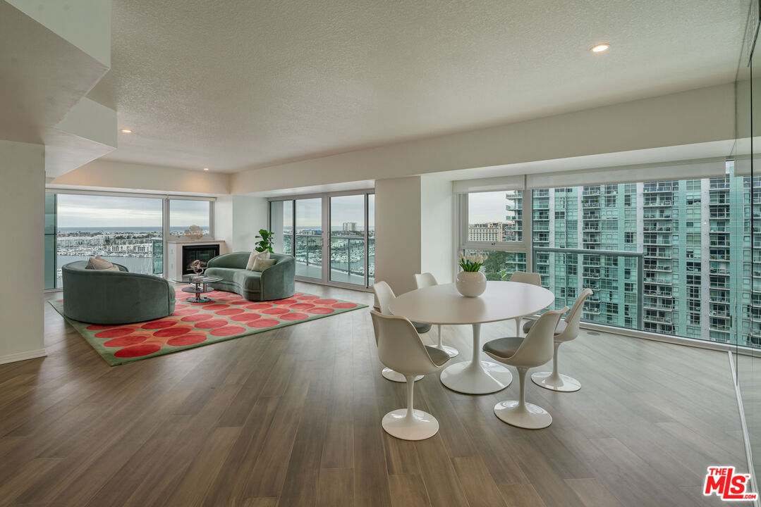 13600 Marina Pointe Dr Unit: 1611
