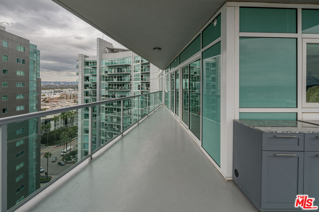13600 Marina Pointe Dr Unit: 1611