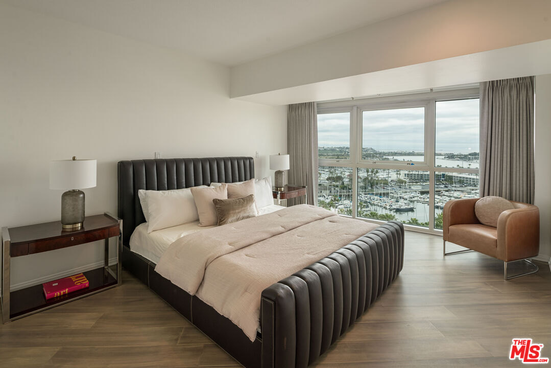 13600 Marina Pointe Dr Unit: 1611