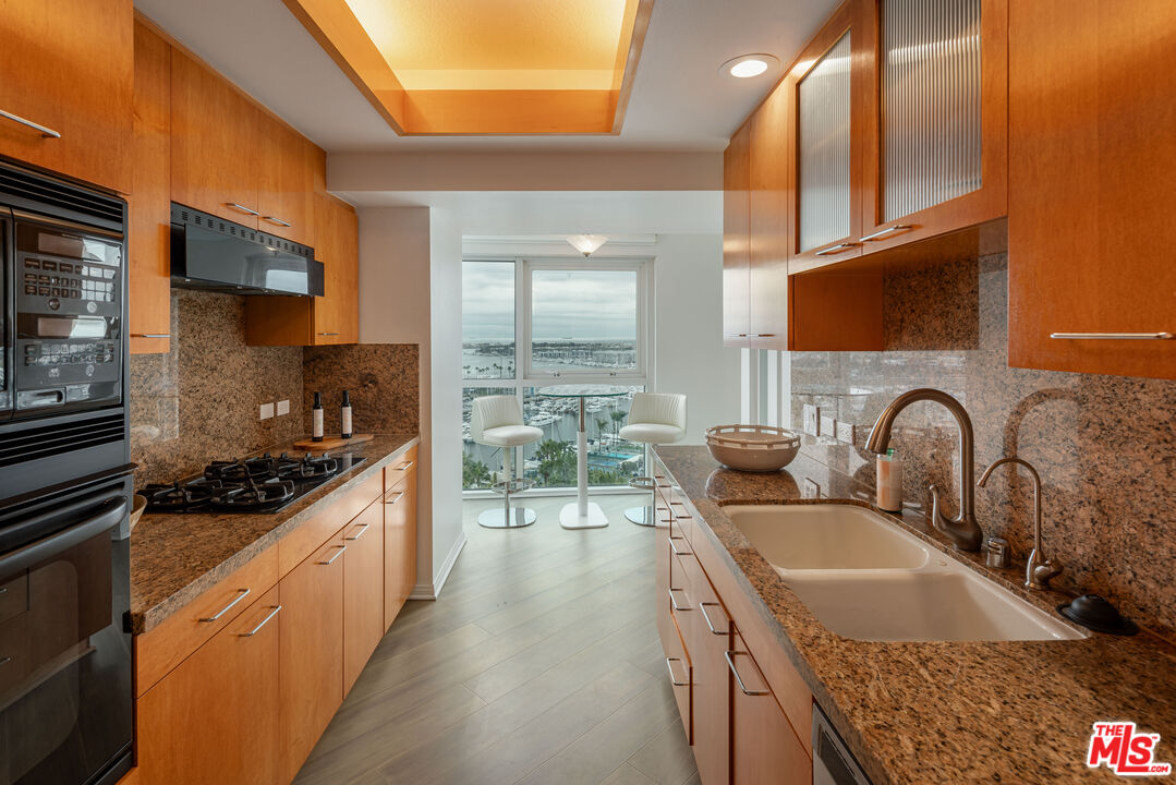 13600 Marina Pointe Dr Unit: 1611