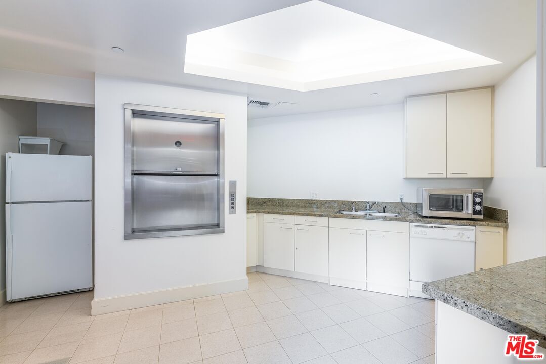 13600 Marina Pointe Dr Unit: 1611