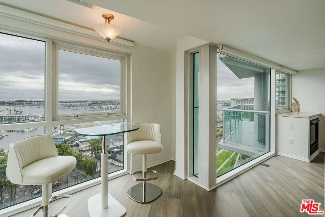 13600 Marina Pointe Dr Unit: 1611