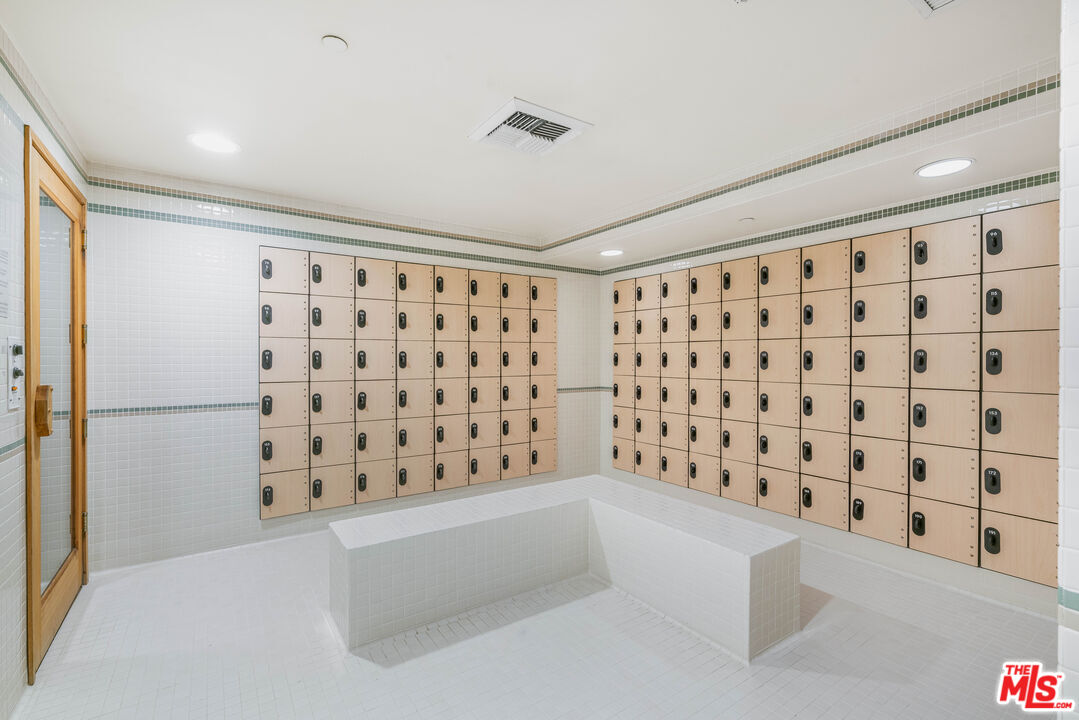 13600 Marina Pointe Dr Unit: 1611