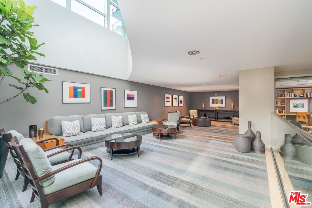 13600 Marina Pointe Dr Unit: 1611