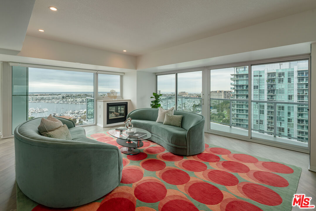 13600 Marina Pointe Dr Unit: 1611