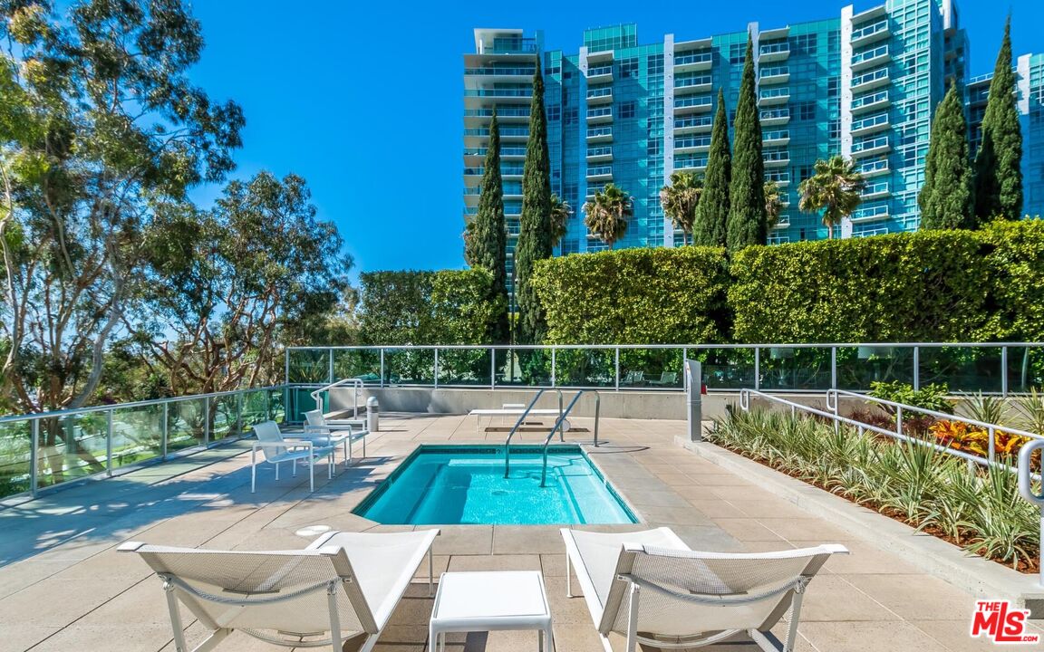 13600 Marina Pointe Dr Unit: 1611
