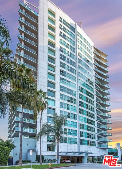 13600 Marina Pointe Dr Unit: 1611