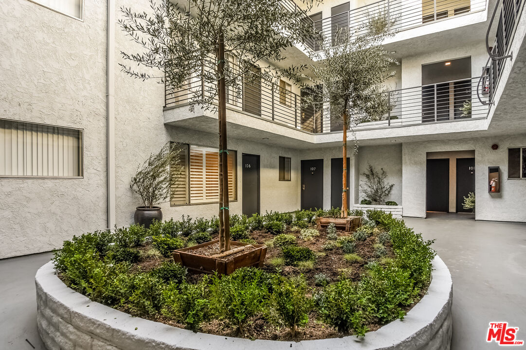 610 N Orlando AVE Unit: 301