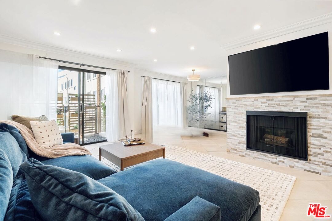 1215 Brockton Ave Unit: 203