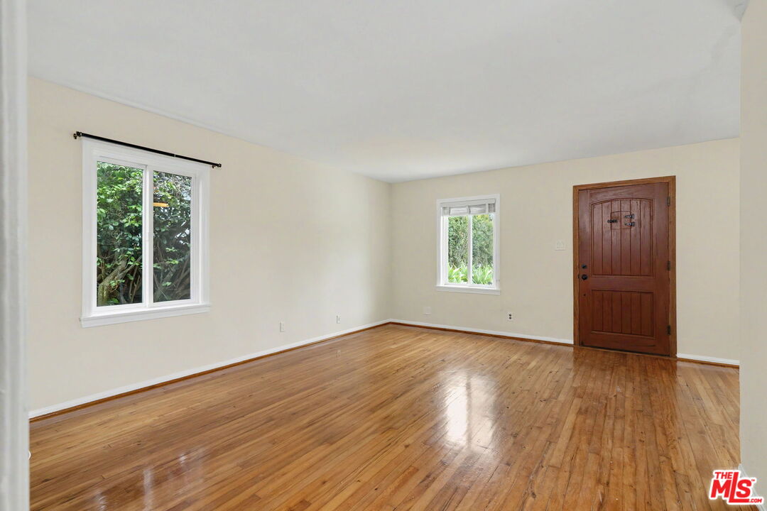 3542 Greenwood Ave