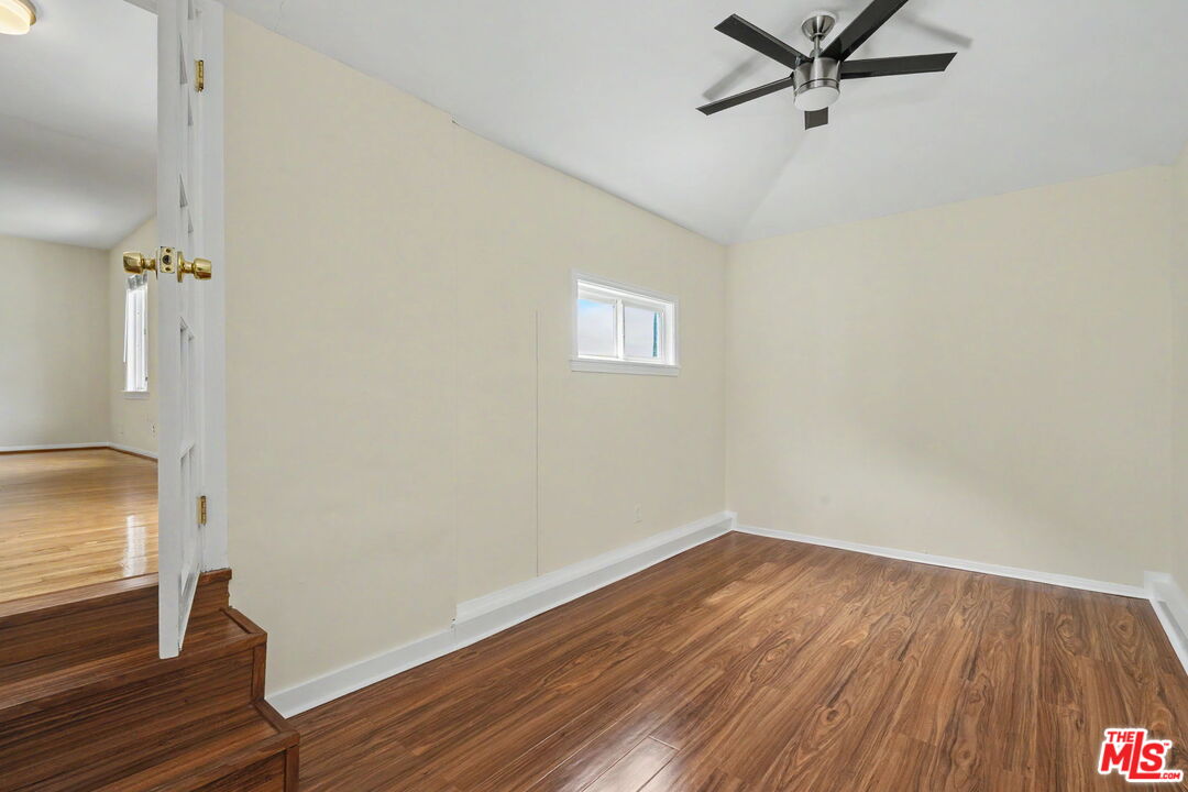 3542 Greenwood Ave