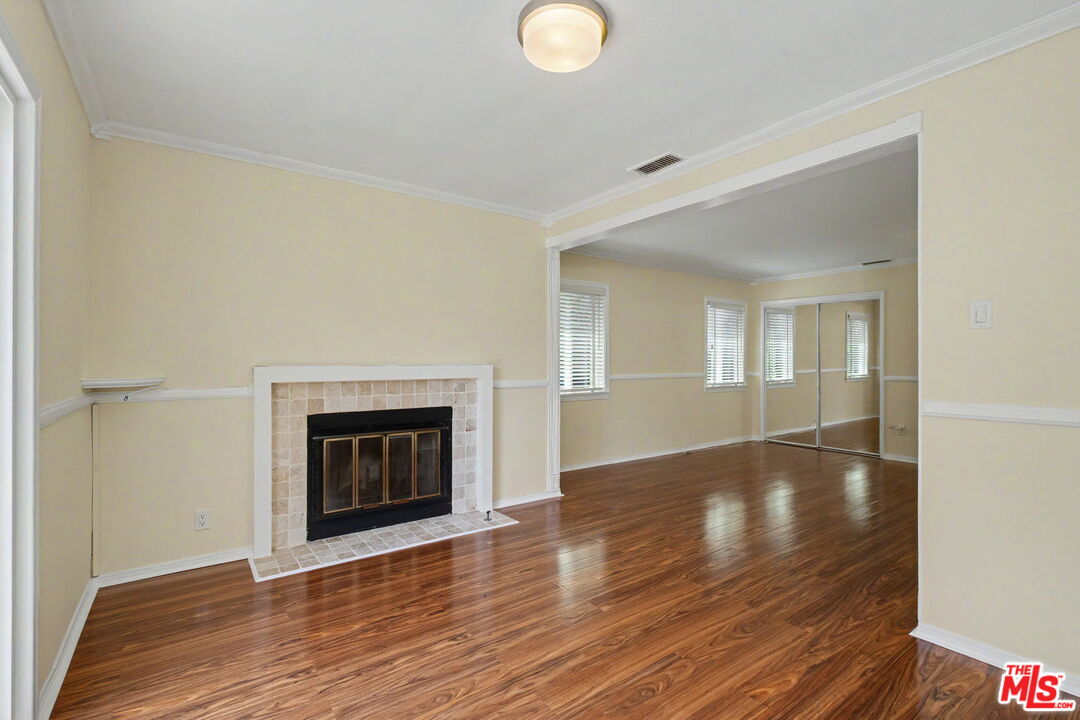 3542 Greenwood Ave