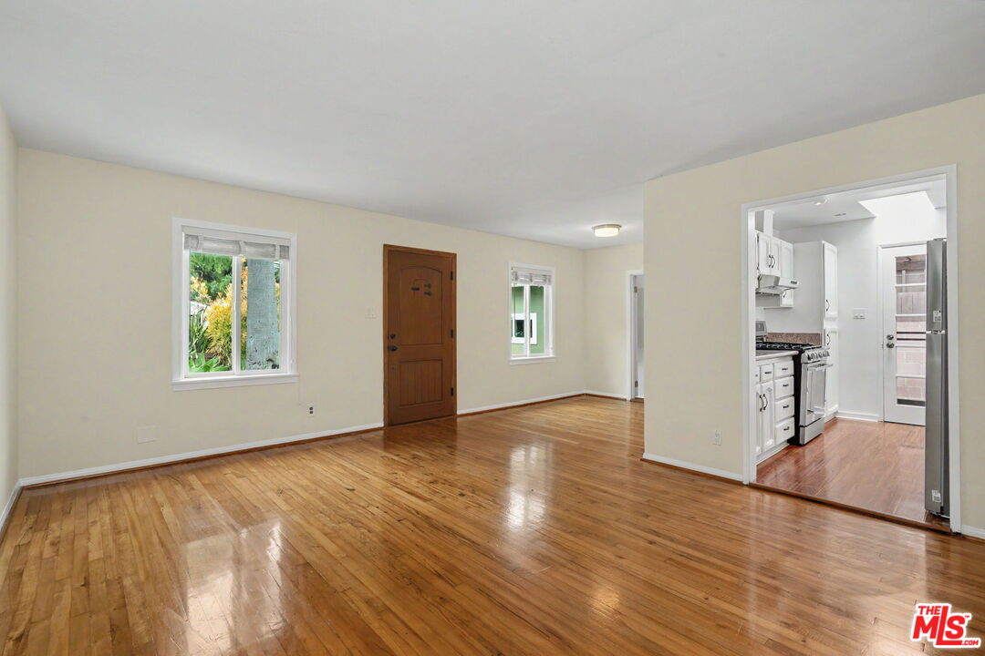 3542 Greenwood Ave